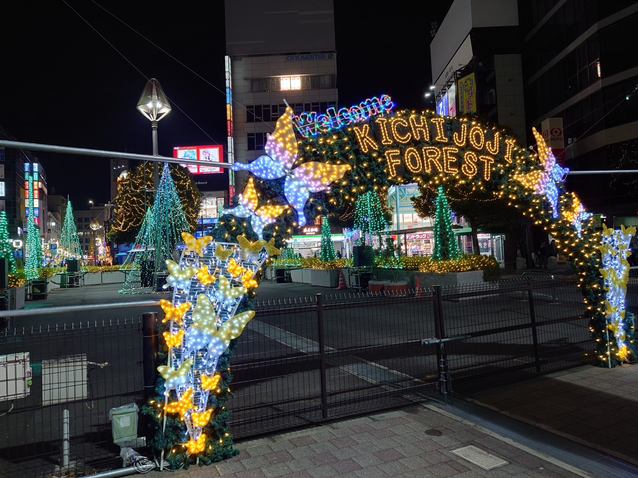 クリスマスソングを聞くとなぜ心が温かくなるのか？